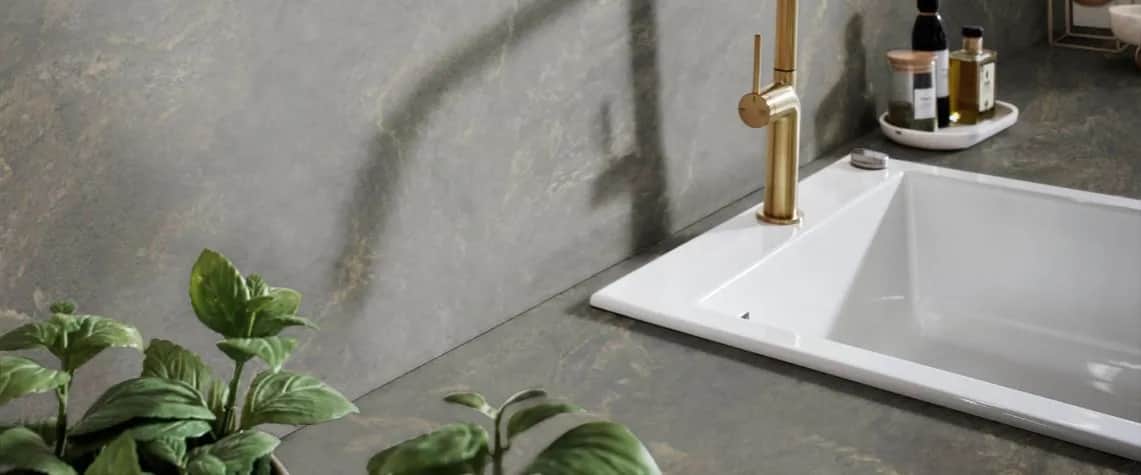 Jak czyścić zlew ceramiczny, aby uniknąć zarysowań i plam?