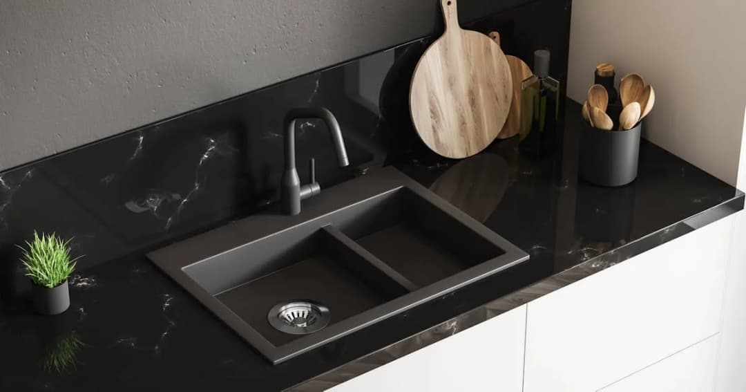 Jak skutecznie wyczyścić zlew granitowy z kamienia bez uszkodzeń