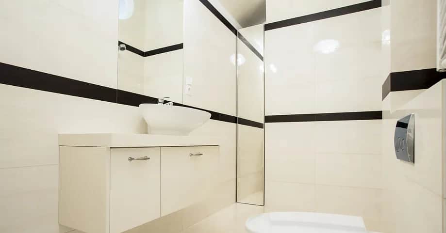 Jak powiększyć łazienkę? Oto sprawdzone sposoby na optyczne powiększenie przestrzeni