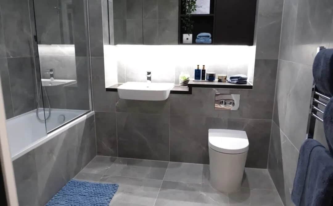 Jakie kolory do szarej łazienki? Odkryj idealne połączenia kolorów