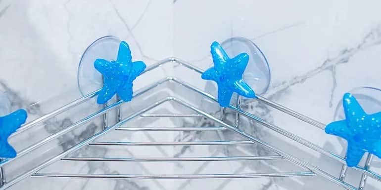 Jak skutecznie przykleić przyssawkę do glazury i uniknąć problemów