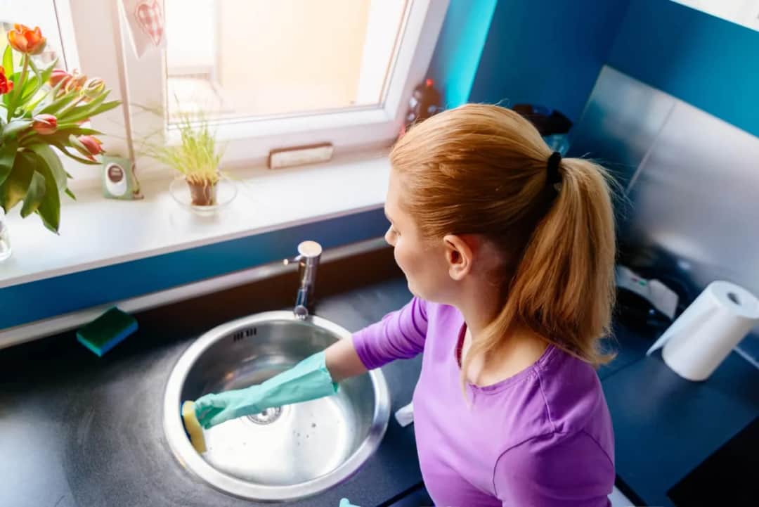 Czym wyczyścić zlew aluminiowy, aby go nie uszkodzić? Sprawdź!