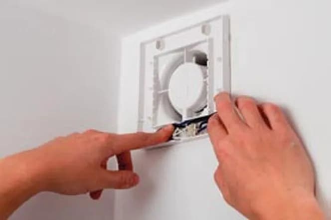 Jak zrobić wentylację łazienki, aby uniknąć wilgoci i pleśni